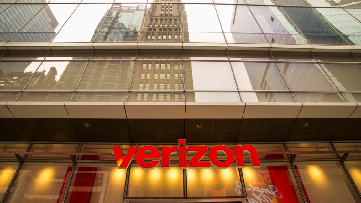 Verizon touts $1B dark fiber deal for Google data