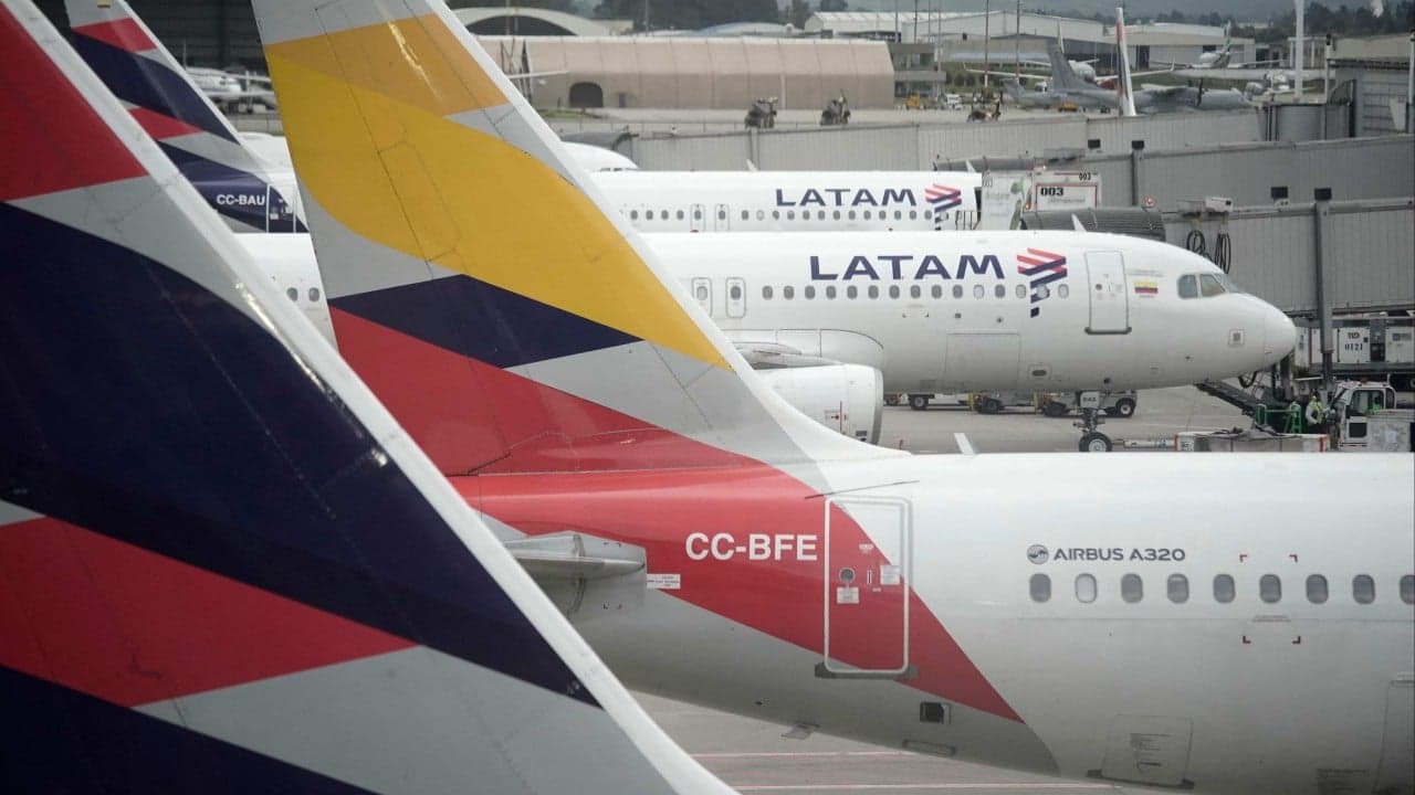 Trump Declares Venezuelan Airspace 'Closed' in Escalation of Pressure