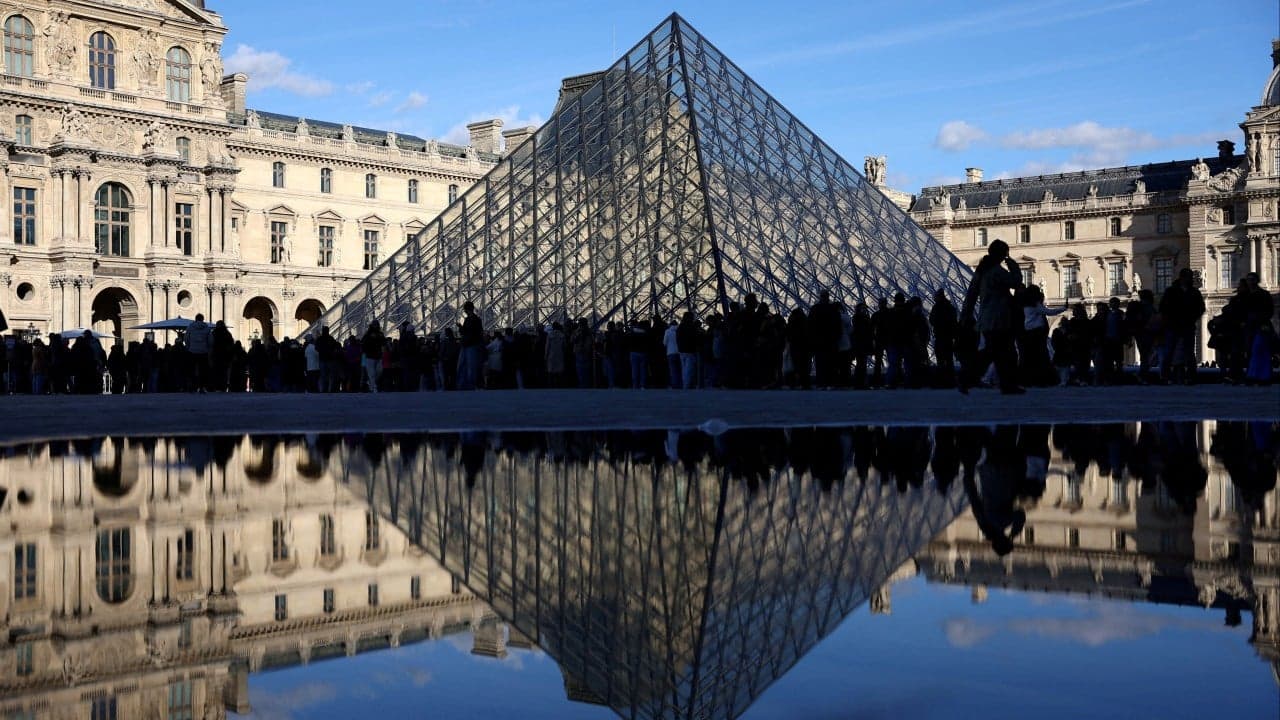 Louvre trade unions call for strike to demand renovations, better conditions