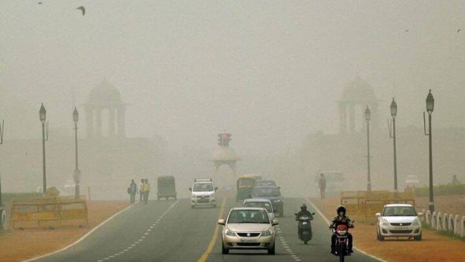 Delhi AQI hits 401, government reinstates GRAP Stage III