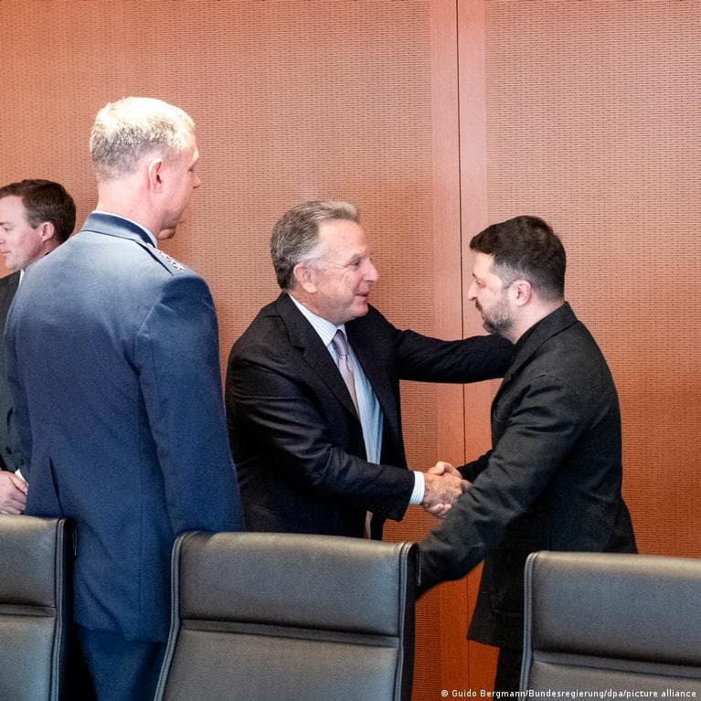 Ukraine: Zelenskyy meets US, European officials in Berlin