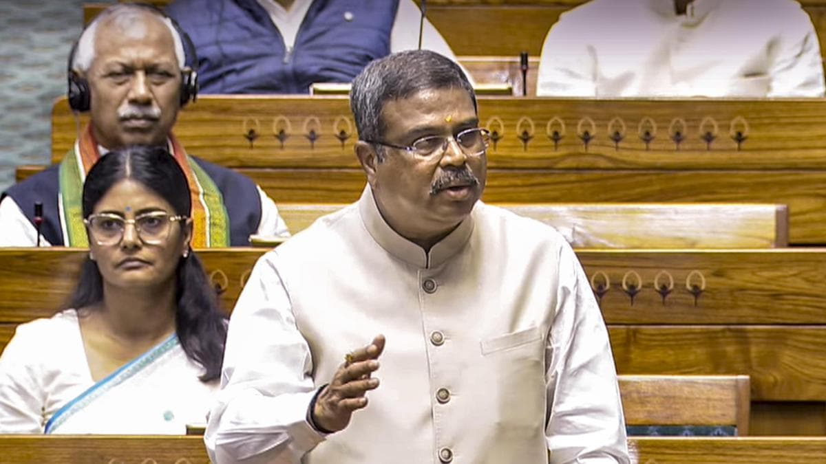 Government Schools Decline, While Those With Few Students Rise, Data Shows