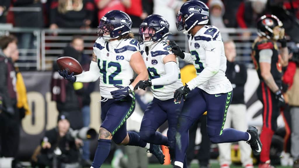Seahawks ride stifling defense, secure NFC's No. 1 seed - ESPN