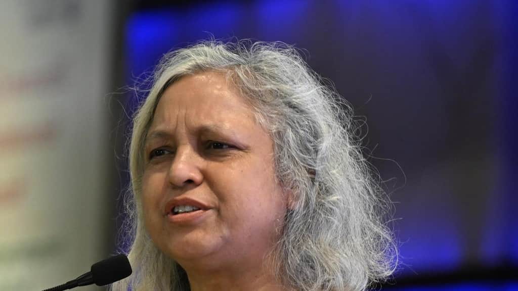 ‘Silk industry should focus on marketing, brand positioning, value creation’