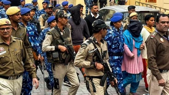 ‘Ghost’ SIM cards, ‘clean’ phone: Probe reveals how Pakistani handlers stayed in touch with Red Fort blast accused