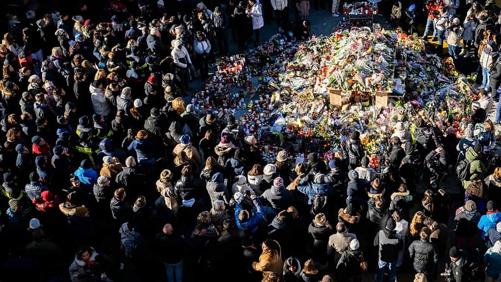Hundreds march in silence to honour Crans-Montana fire victims
