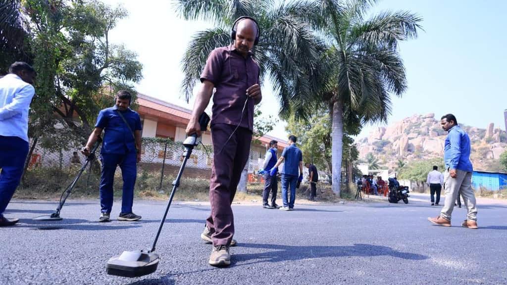Forensic team finds bullet fragments near Janardhana Reddy’s house; Sriramulu alleges over 50 rounds fired