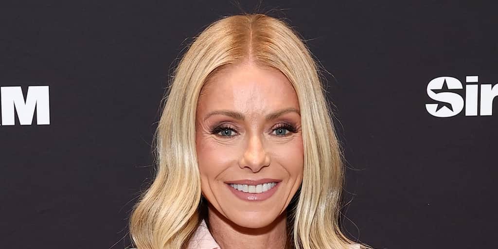Kelly Ripa Reveals Why She Doesn’t Wear a Bra on Planes