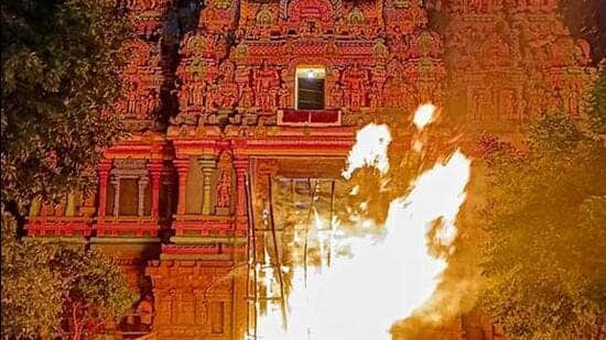 Madras HC upholds order allowing lighting of lamp on ‘Deepathoon’