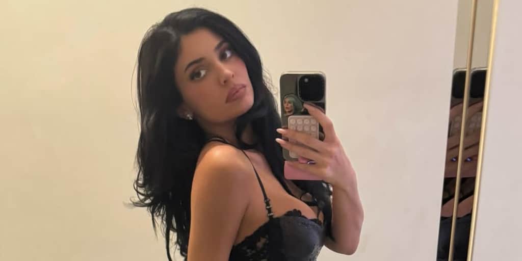 Kylie Jenner Reveals She Did Her Own Glam for Critics Choice Awards With Timothée Chalamet