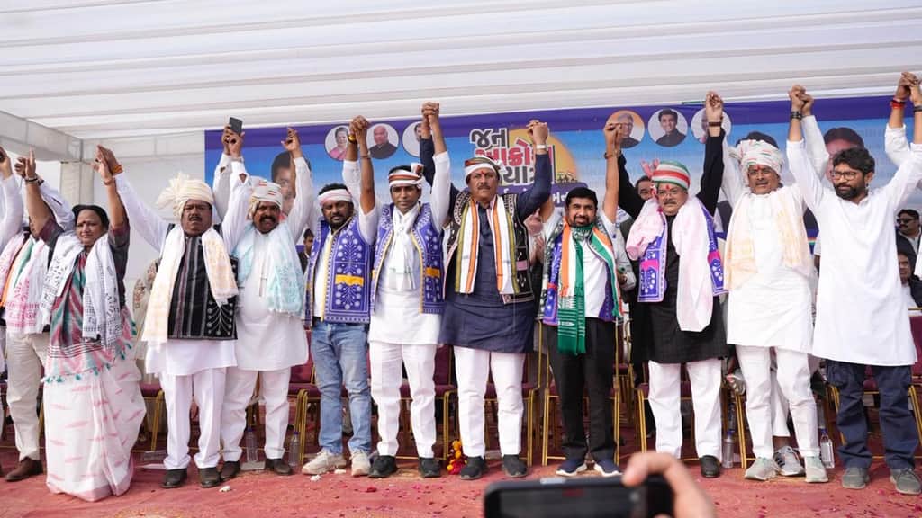 Nearly a year after leaving BJP, ex-MLA Mahesh Vasava joins Congress in Gujarat