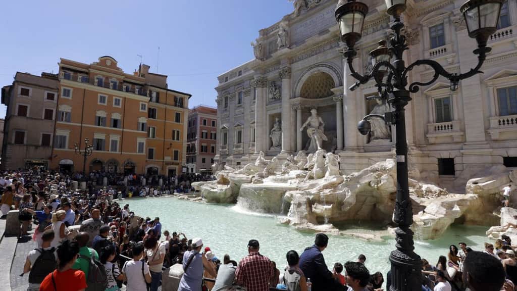Rome begins scheme to charge tourists visiting Trevi Fountain