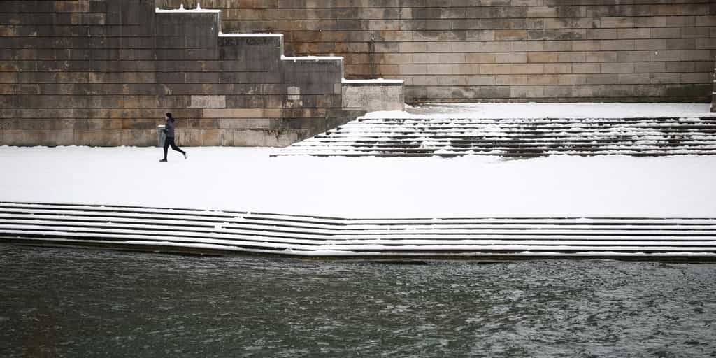 EN DIRECT, neige et verglas : 7 départements restent en vigilance orange, 9 repassent en vigilance jaune