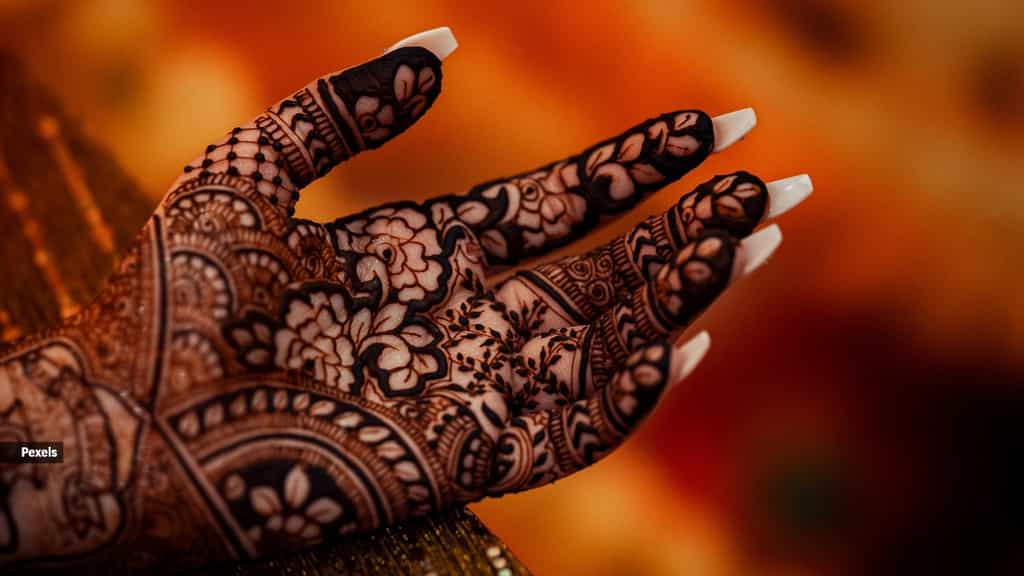 ‘The henna on my hands feels like it’s burning’: What to do when your mehendi causes a reaction