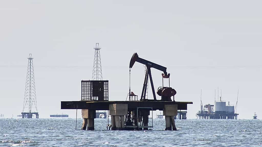 Trump says US could run Venezuela and control its oil for years