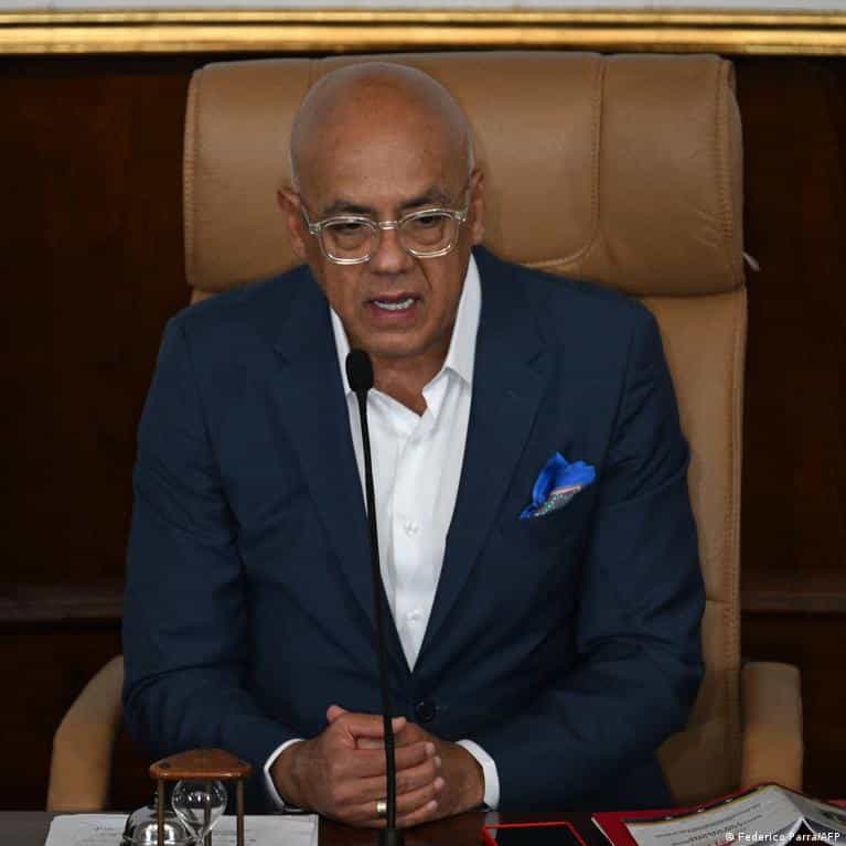 Venezuela says it will free 'large number' of prisoners