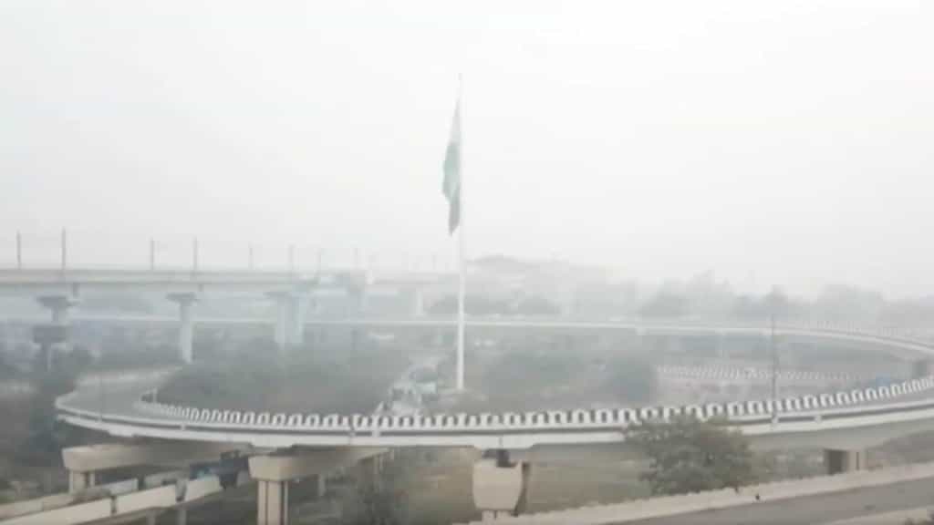 Cold wave in Delhi intensifies with early morning rain; intense chill likely to persist next week