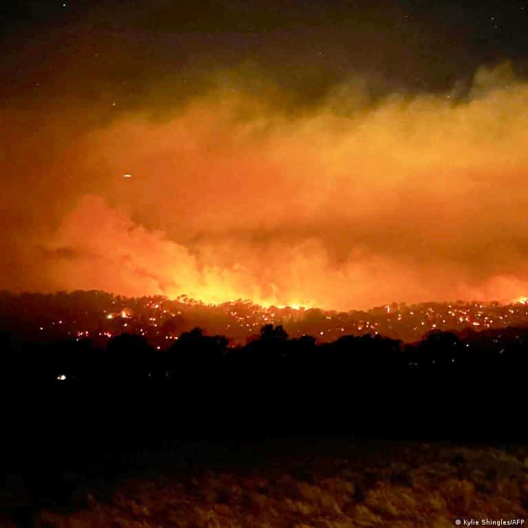Australia: 3 missing as 'catastrophic' bushfires rage