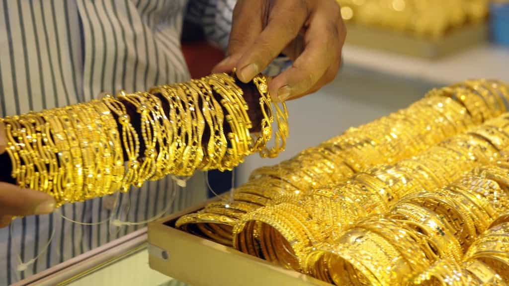 No jewellery to customers wearing burqa, mask, veil in Varanasi: Traders body