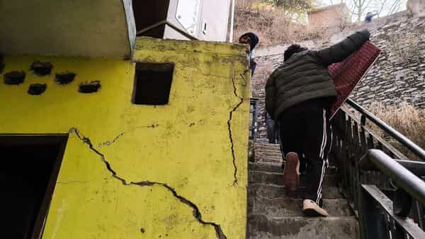 Shimla houses develop cracks; over 40 evacuate their homes, blame tunnel construction — 'stop the blasting' | Today News