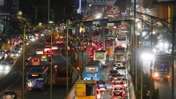 NRI couple’s Bengaluru visit triggers debate on quality of life: ‘Cannot imagine living peaceful here’ | Today News